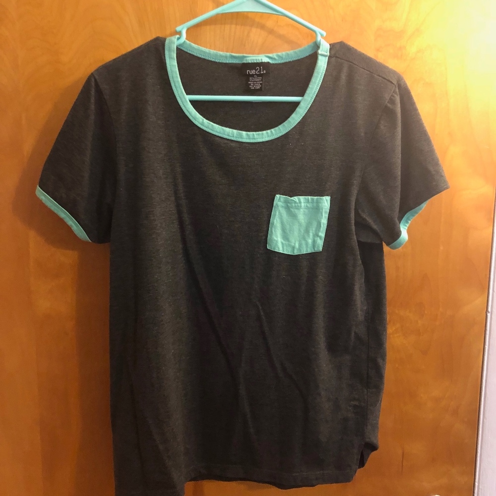 blue and gray tee shirt